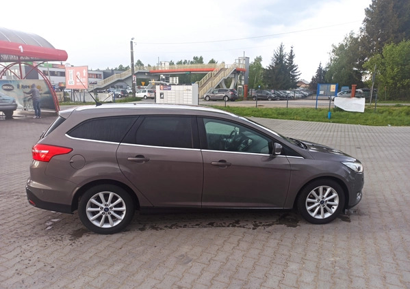 Ford Focus cena 39800 przebieg: 217000, rok produkcji 2016 z Dębica małe 232